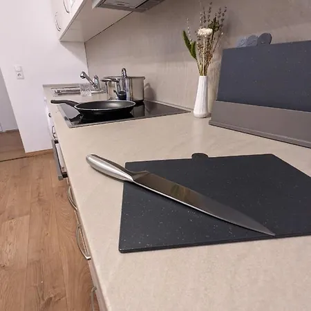 Bis Zu 6 Personen, Bahnhofs- & Zentrumsnah, Suedheide, Netflix Und Ps4 Celle Exterior foto